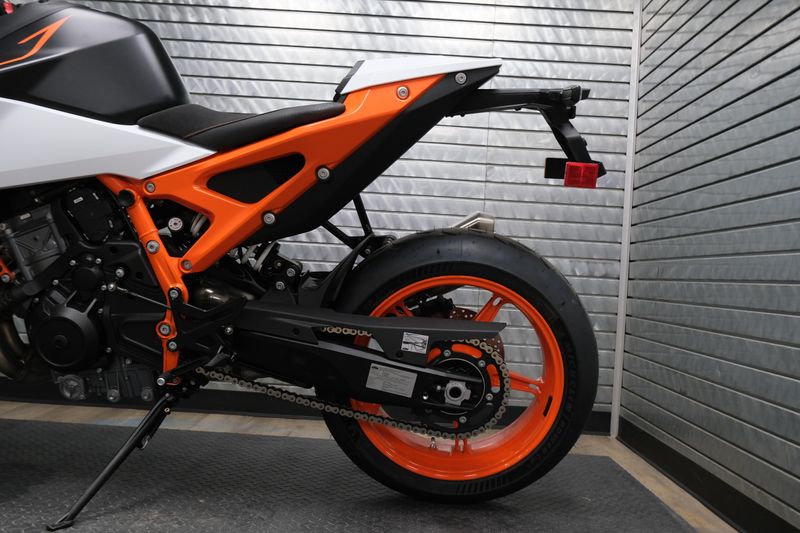 NEW 2026 KTM 990 DUKE R Image 16