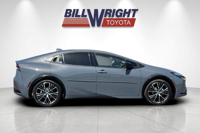Used 2023 Toyota Prius XLEImage 2