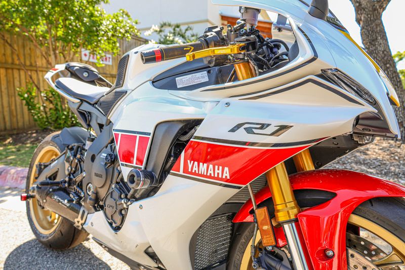 USED 2022 YAMAHA YZFR1 Image 6