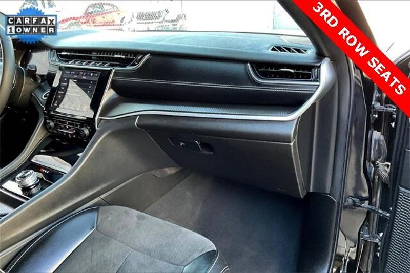 Used 2024 Jeep Grand Cherokee L AltitudeImage 16