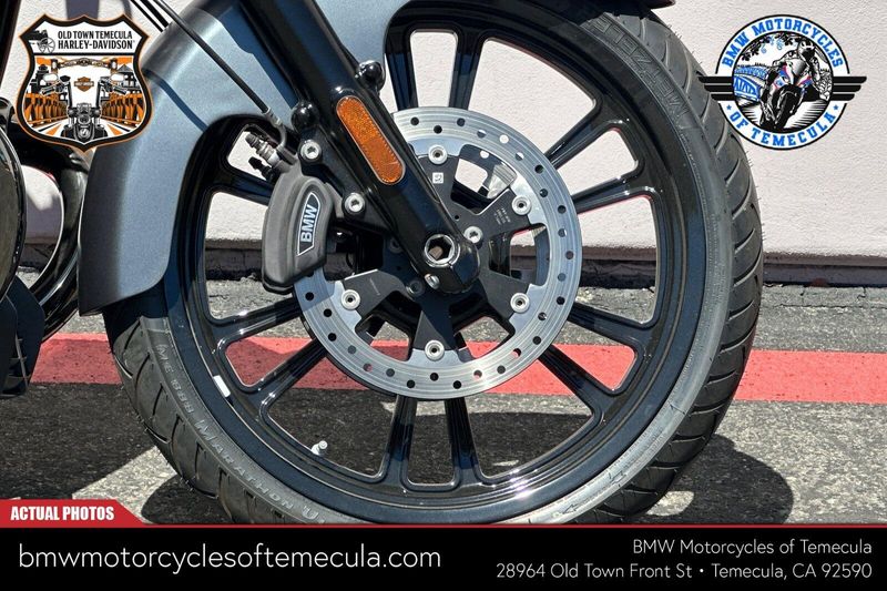 2024 BMW R 18 ROCTANE   in a MINERAL GREY MET MATTE exterior color. BMW Motorcycles of Temecula – Southern California (951) 506-6903 bmwmotorcyclesoftemecula.com 