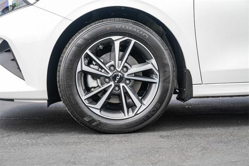 2023 Kia Forte LXSImage 11