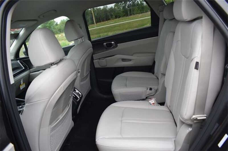 New 2025 Kia Sorento Hybrid EXImage 19