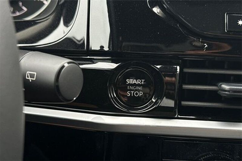 New 2025 Nissan Pathfinder SLImage 20