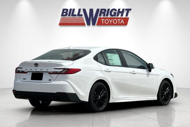 New 2026 Toyota Camry SEImage 3