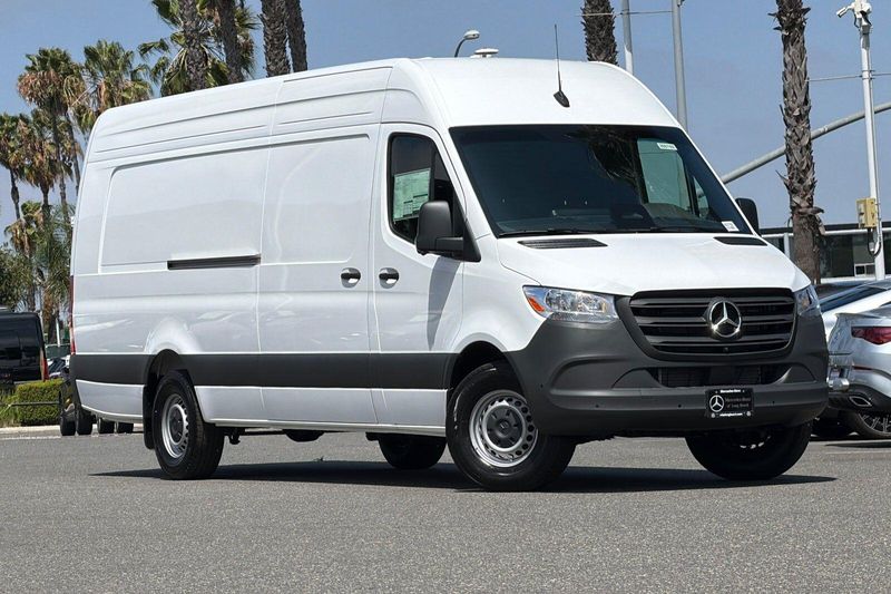 New 2026 Mercedes-Benz Sprinter 2500 Cargo 170 WBImage 2