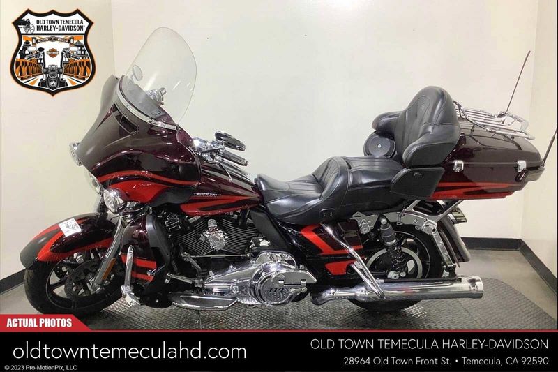 2017 Harley-Davidson Electra Glide in a BLK GNT/EL RED W/PINSTRIPE exterior color. BMW Motorcycles of Temecula – Southern California 951-395-0675 bmwmotorcyclesoftemecula.com 