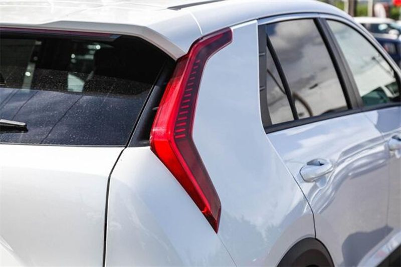 2025 Kia Niro LXImage 18