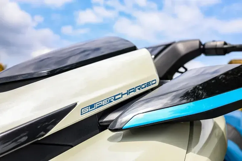 2025 Yamaha FX LIMITED SVHO DEEPWATER BLUE Image 2