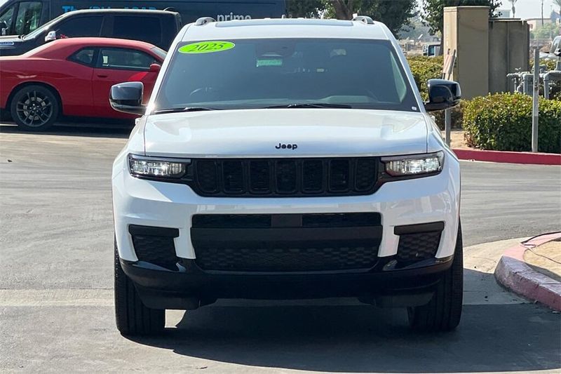 2025 Jeep Grand Cherokee Altitude photo 9