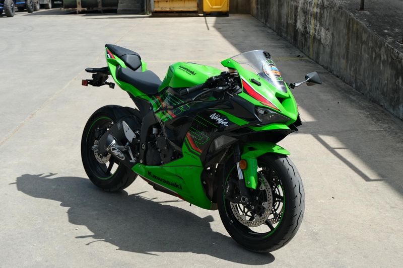 2024 Kawasaki NINJA ZX6R ABS KRT EDITION LIME GREEN AND EBONY Image 1