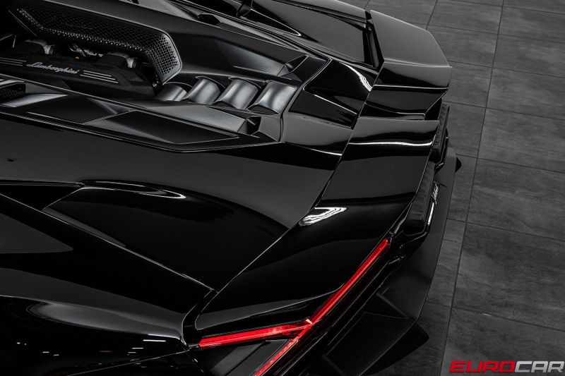 2025 Lamborghini Revuelto *PASSENGER DISPLAY * FULL PPF*Image 19