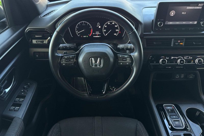 Used 2023 Honda Pilot SportImage 16