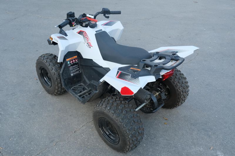 Used 2023 Polaris OUTLAW 70 EFI BRIGHT WHITE AND RED Image 5