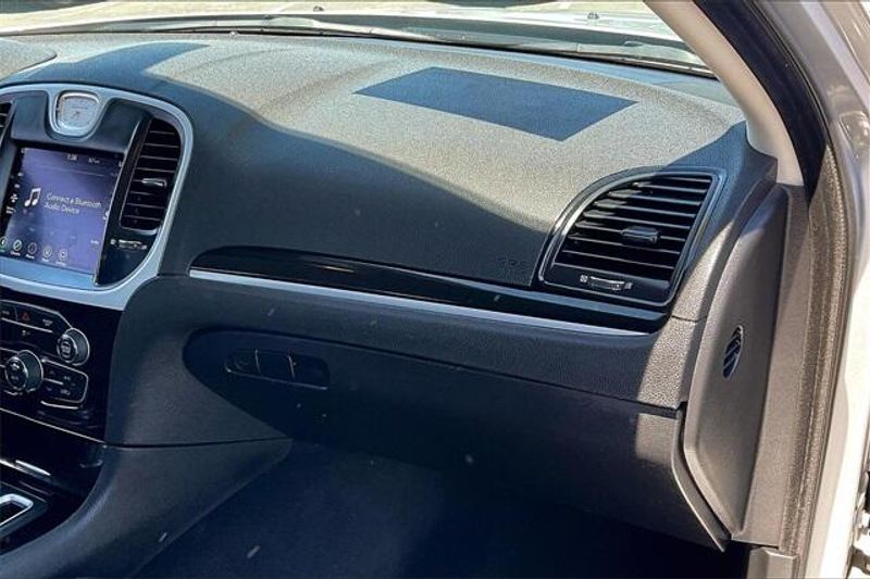 2023 Chrysler 300 TouringImage 16