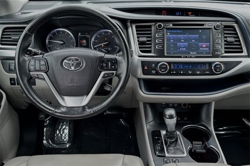 2018 Toyota Highlander Image 12