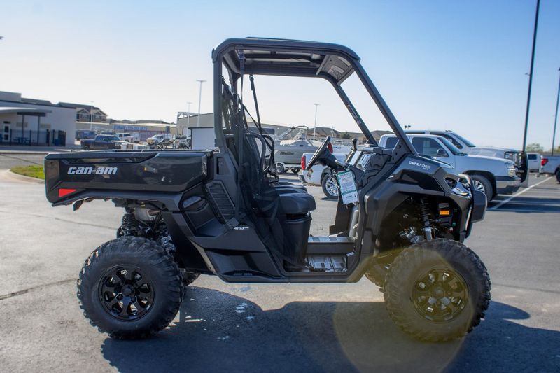 NEW 2026 CAN-AM DEFENDER XT HD11 WITH 1025 INCH TOUCHSCREEN Image 4