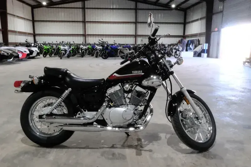 2025 Yamaha V STAR 250 RAVEN Image 19