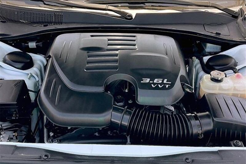 2023 Chrysler 300 TouringImage 9