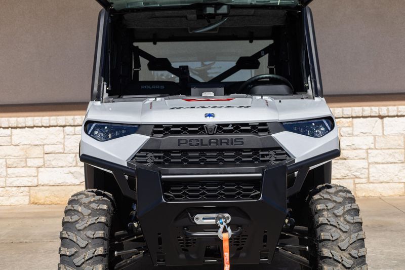 2025 Polaris RANGER CREW XP 1000 NORTHSTAR TRAIL BOSS EDITION CRYSTAL WHITE WITH PERFORMANCE RED ACCENTSImage 14