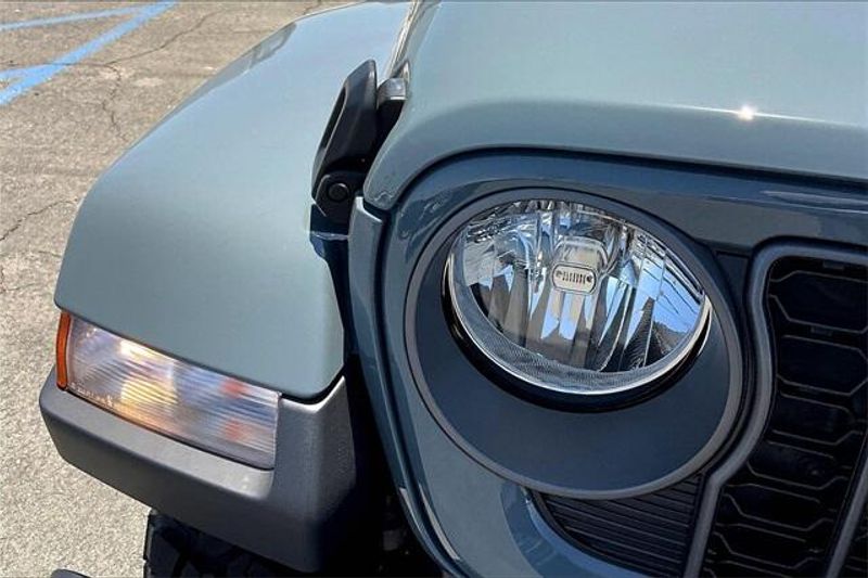 2025 Jeep Gladiator High Tide 4x4Image 11
