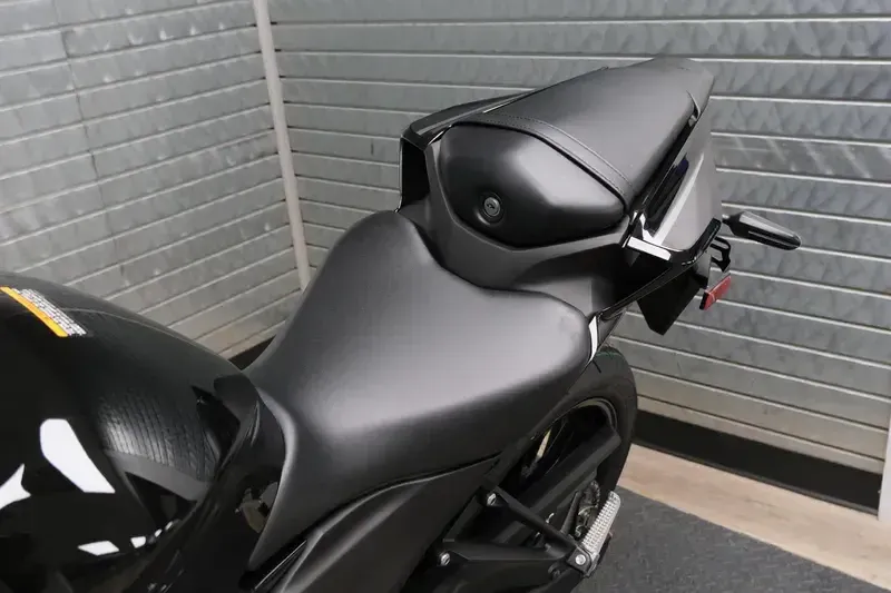 NEW 2026 YAMAHA YZFR3 ABS Image 10