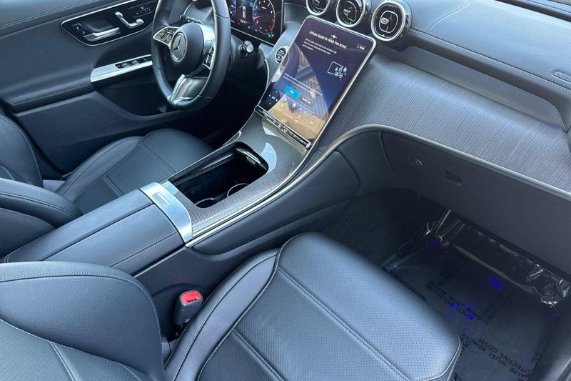 Used 2024 Mercedes-Benz GLC 300Image 18