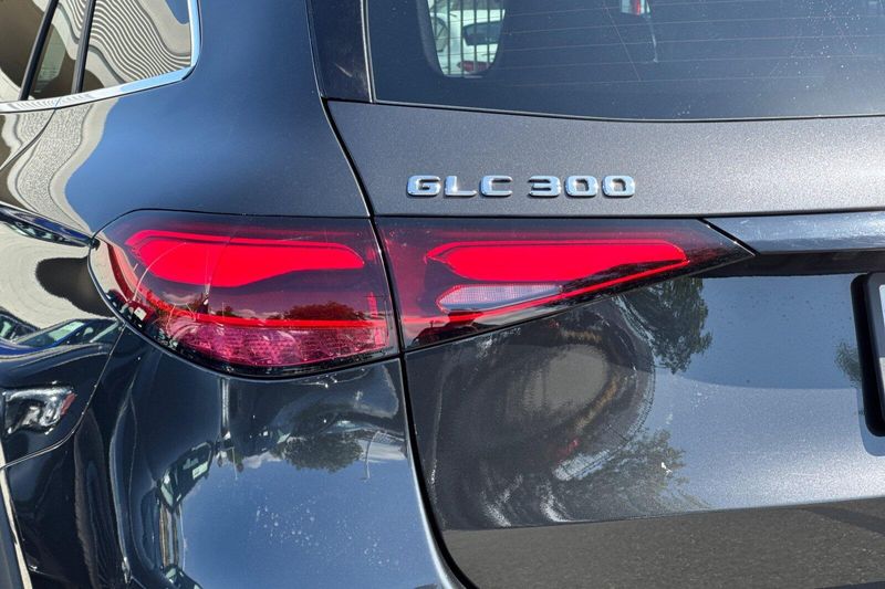 Used 2026 Mercedes-Benz GLC 300Image 32