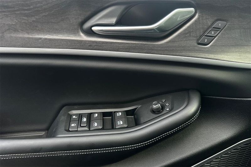 2025 Jeep Grand Cherokee Limited photo 8