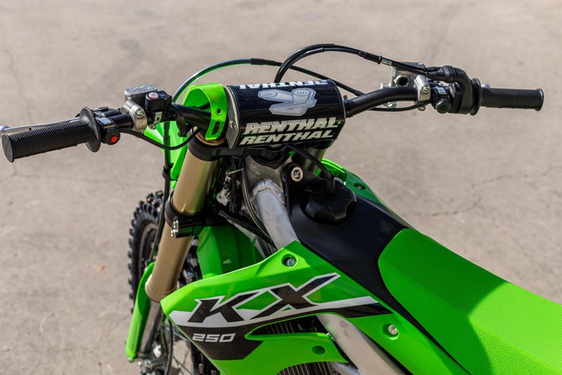 2025 Kawasaki KX250 LIME GREENImage 3