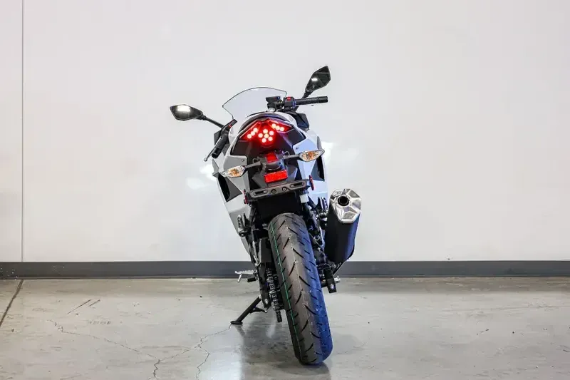 2025 Kawasaki NINJA 500 ABS Image 2