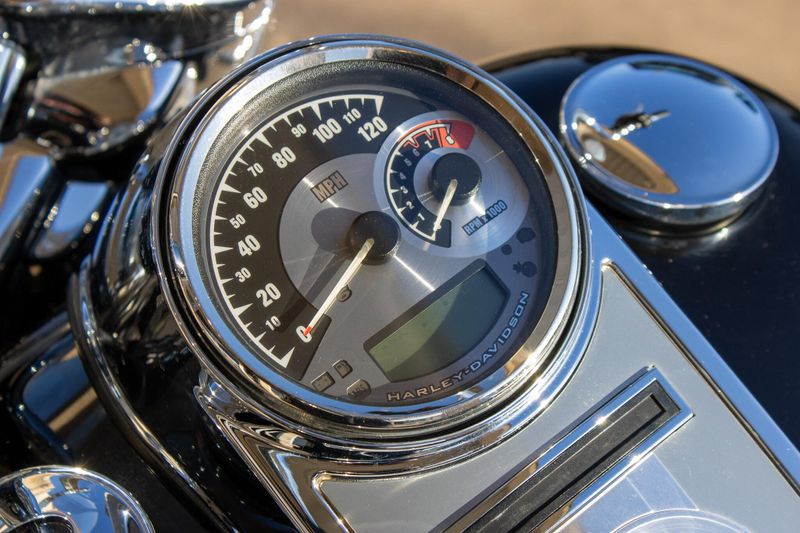 USED 2015 HARLEY ROAD KING BASE Image 26