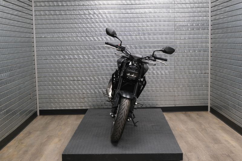 USED 2025 HONDA CB300R ABS Image 8