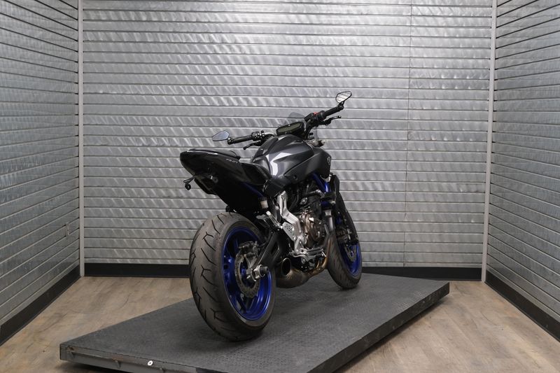 USED 2015 YAMAHA FZ07 Image 3