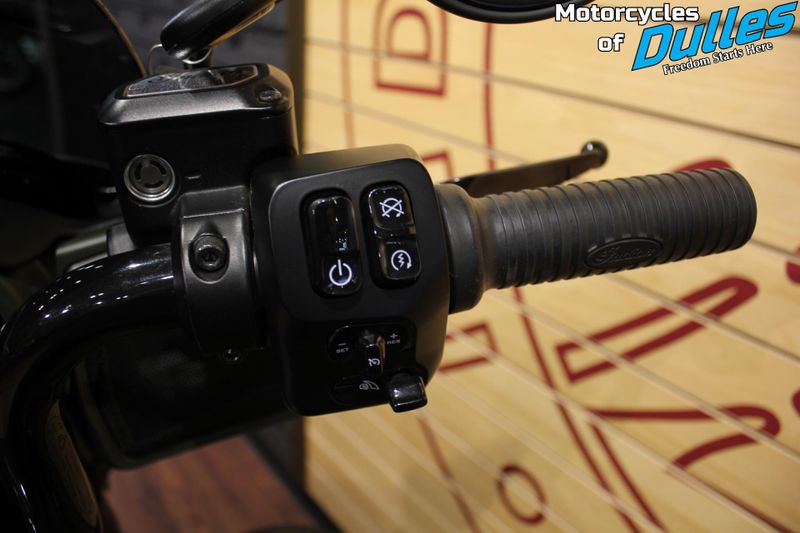 2023 Indian Motorcycle Chieftain Dark HorseImage 17