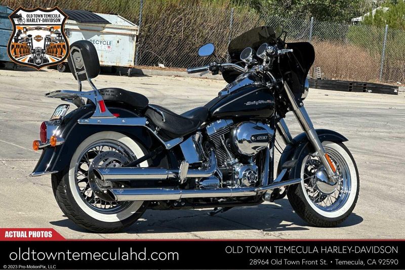 2016 Harley-Davidson Softail in a BLACK W/PINSTRIPE exterior color. BMW Motorcycles of Temecula – Southern California (951) 506-6903 bmwmotorcyclesoftemecula.com 