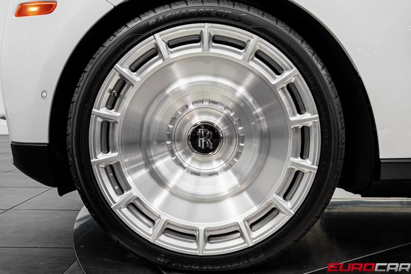 Used 2024 Rolls-Royce Cullinan *BESPOKE INTERIOR * SHOOTING STAR HEADLINER*Image 20