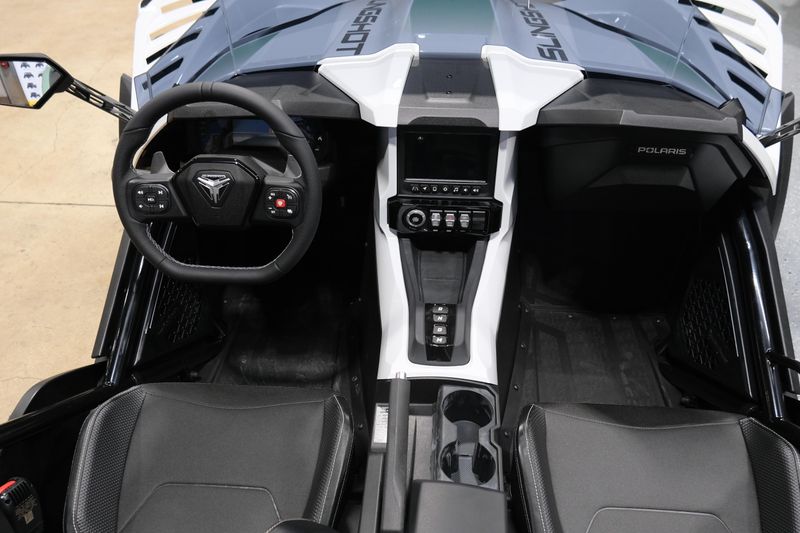NEW 2026 POLARIS SLINGSHOT R AUTODRIVE Image 11