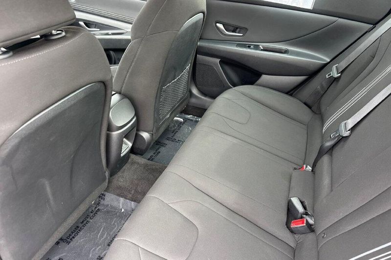 Used 2025 Hyundai Elantra SEL ConvenienceImage 11