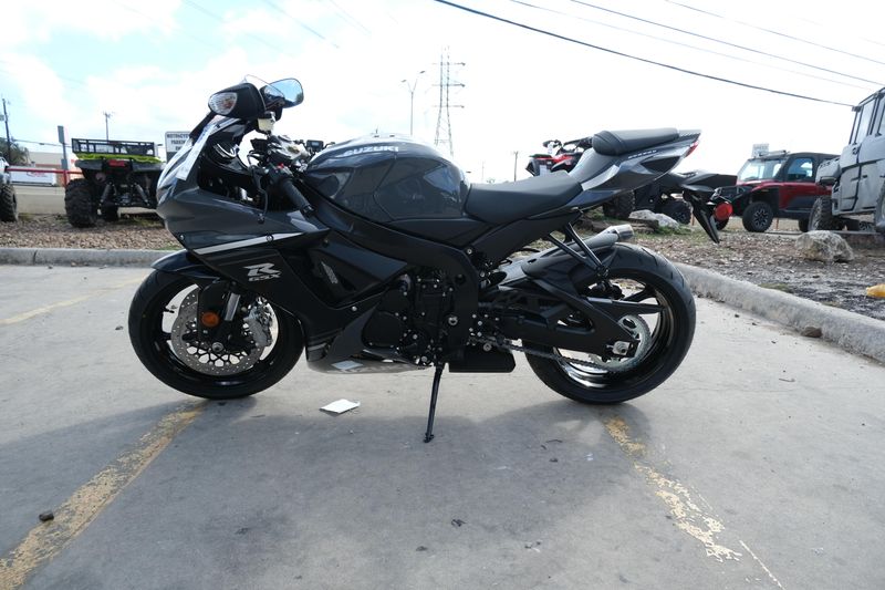 2025 SUZUKI GSXR600 in a BLACK exterior color. Family PowerSports (877) 886-1997 familypowersports.com 