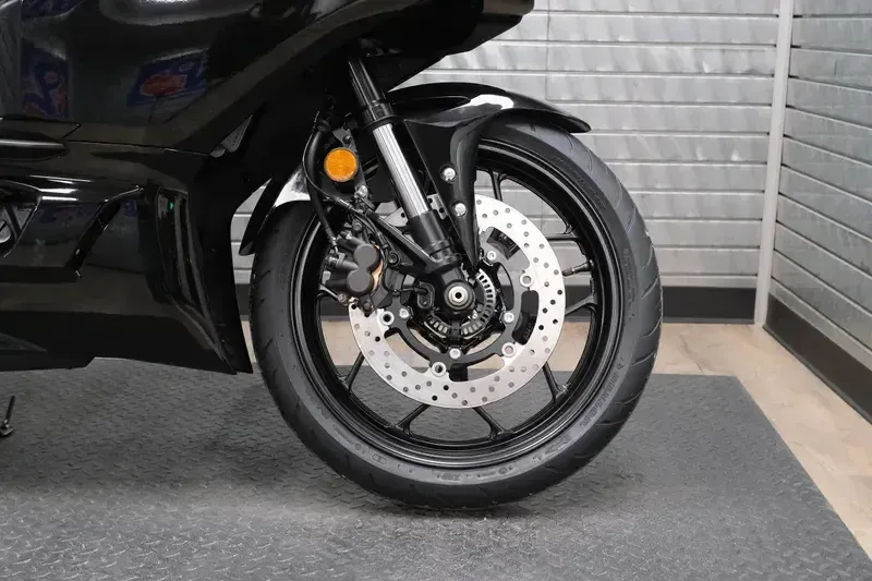 NEW 2026 YAMAHA YZFR3 ABS Image 13