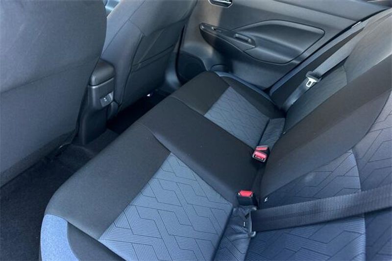 New 2025 Nissan Versa 1.6 SVImage 9