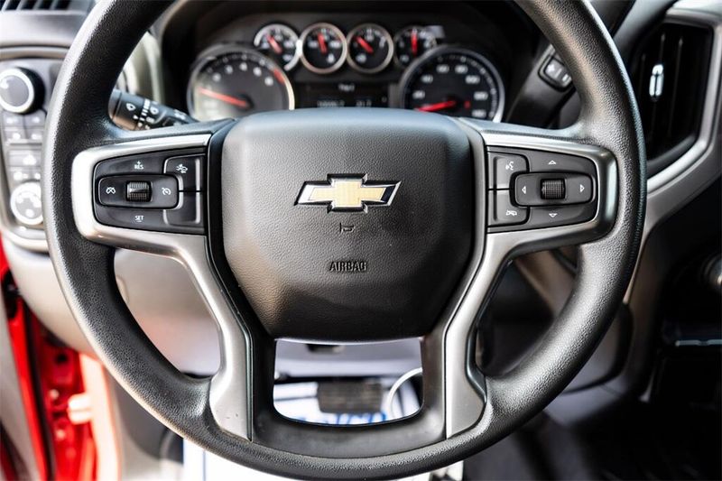 2022 Chevrolet Silverado 1500 Custom photo 17