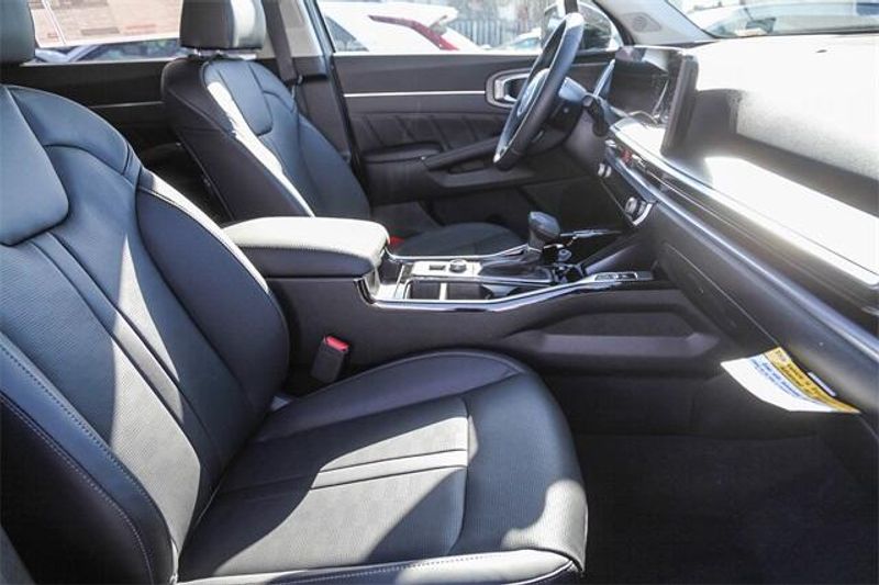 New 2025 Kia Sorento X-Line SXImage 7