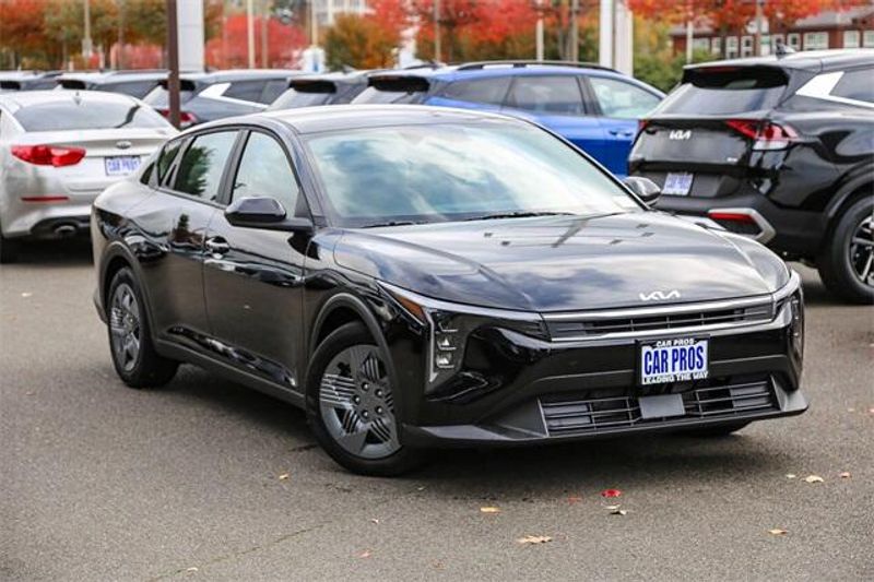 New 2025 Kia K4 LXImage 2