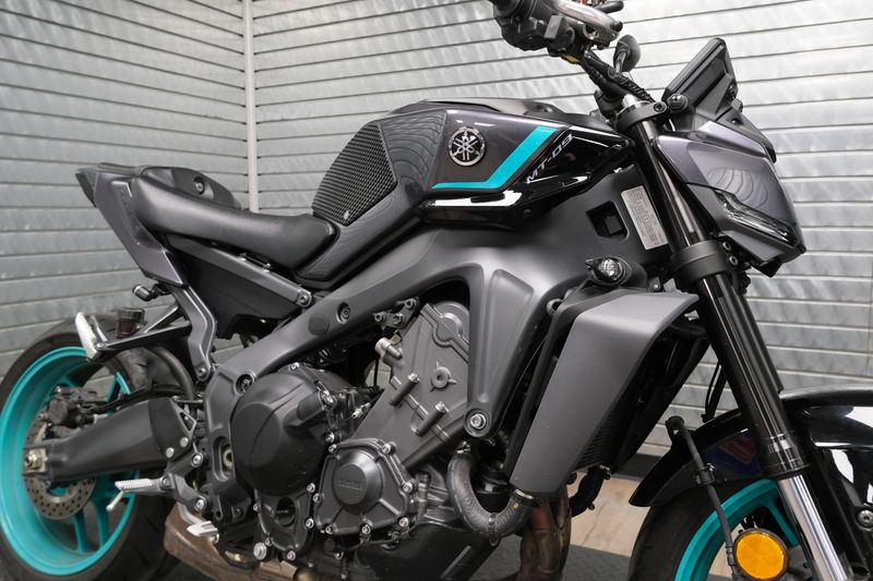 USED 2024 YAMAHA MT09 Image 10