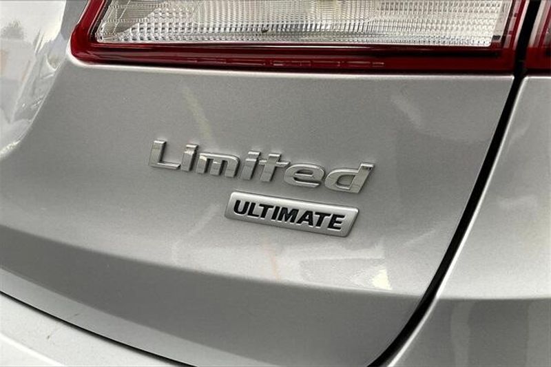 2018 Hyundai Santa Fe Limited UltimateImage 7