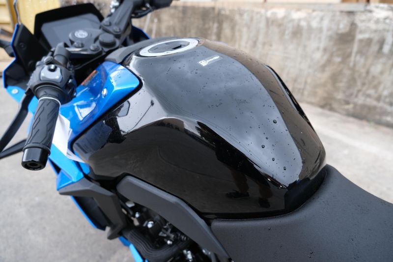 2025 Suzuki GSX8R BLUEImage 10