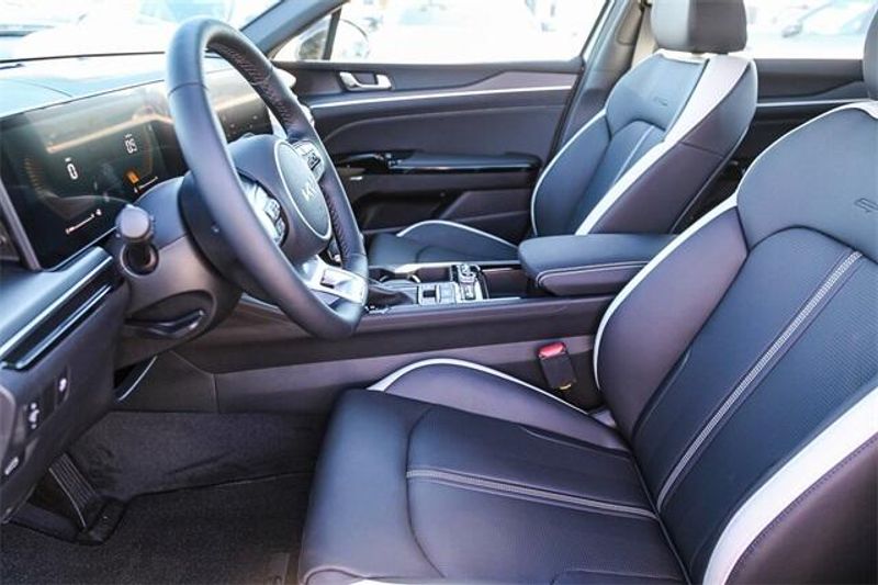 2025 Kia K5 GT-LineImage 8