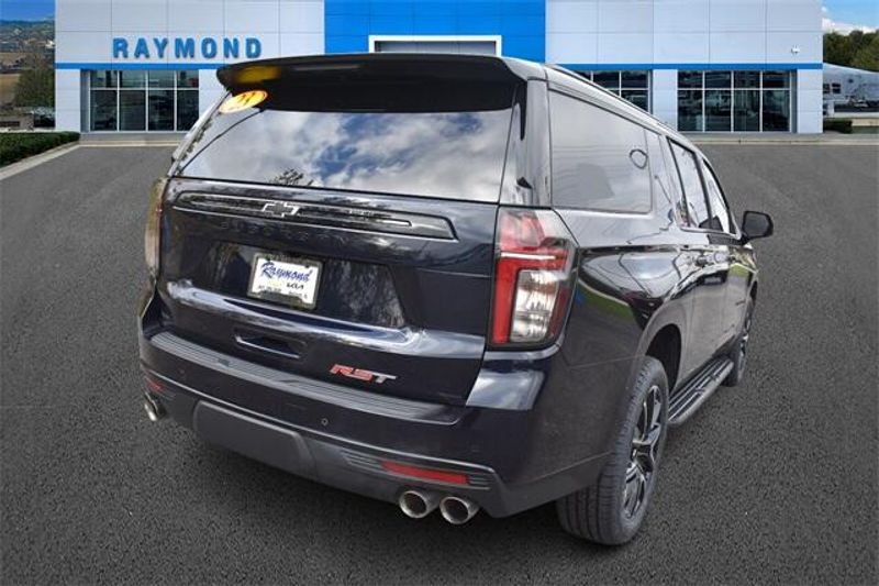 Used 2023 Chevrolet Suburban RSTImage 3